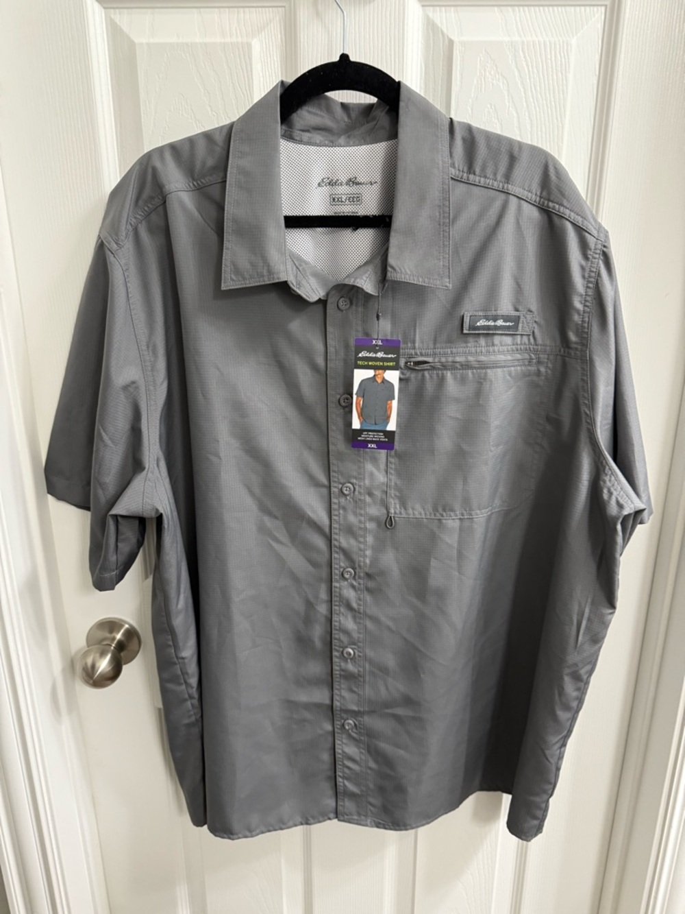 Eddie Bauer Men's Short-Sleeve Button-Down Shirt in Gray